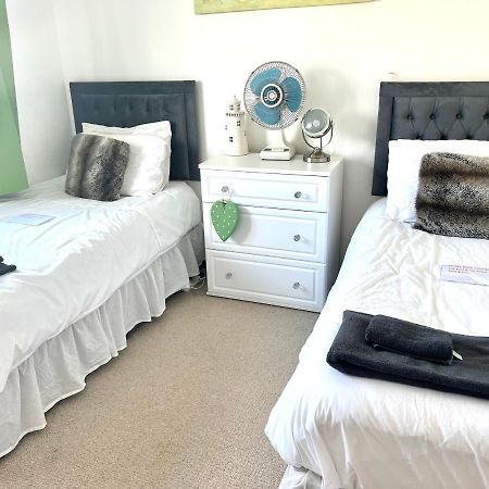 Stunning Beach Front House - Sleeps 6 Pwllheli Exterior photo