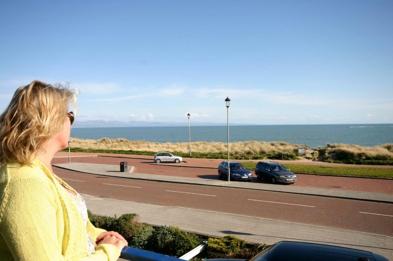 Stunning Beach Front House - Sleeps 6 Pwllheli Exterior photo