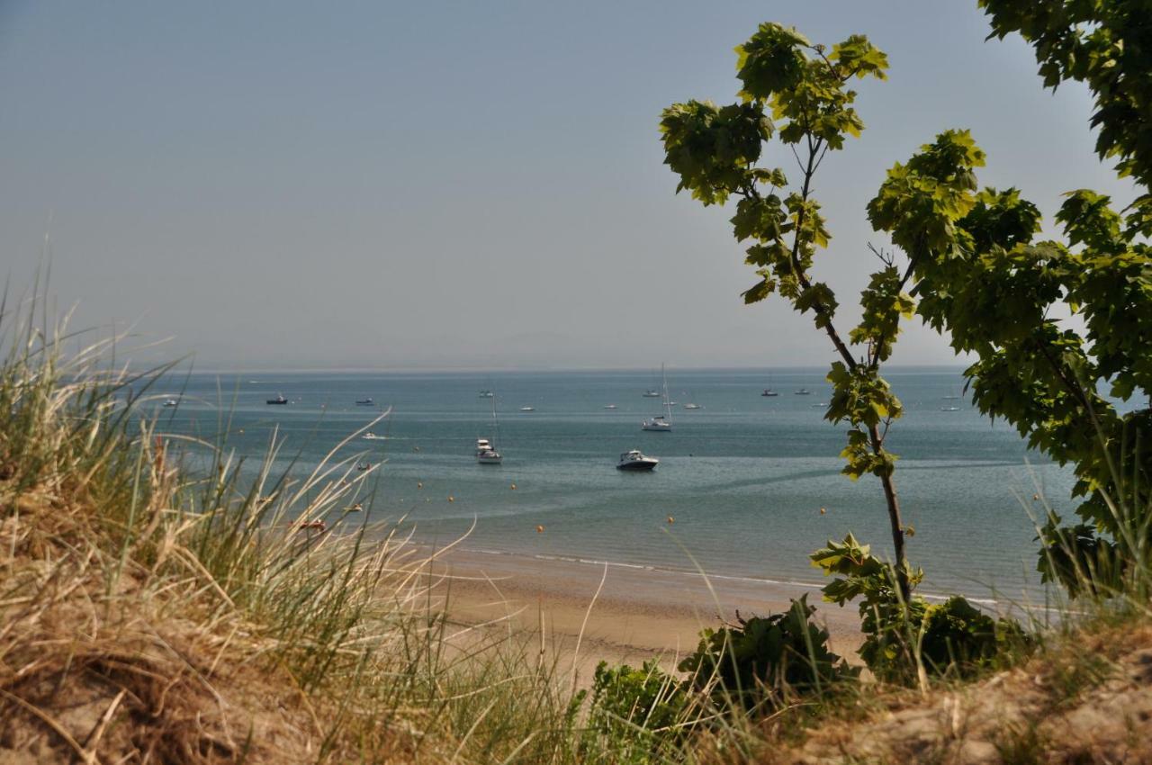 Stunning Beach Front House - Sleeps 6 Pwllheli Exterior photo